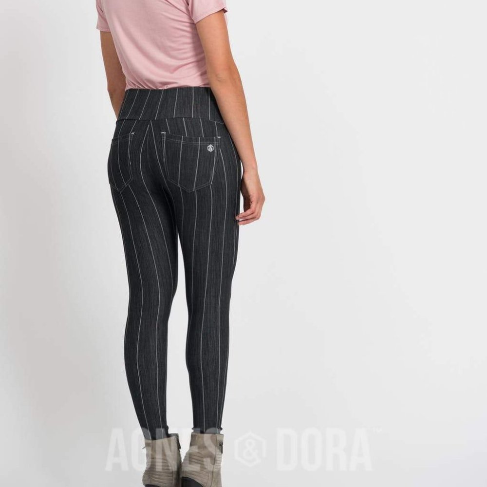 Agnes & Dora™ Knit Jegging Pin Stripe B&W